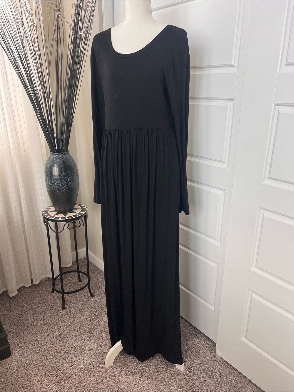 Classic Black Long-Sleeve Maxi Dress WITH POCKETS